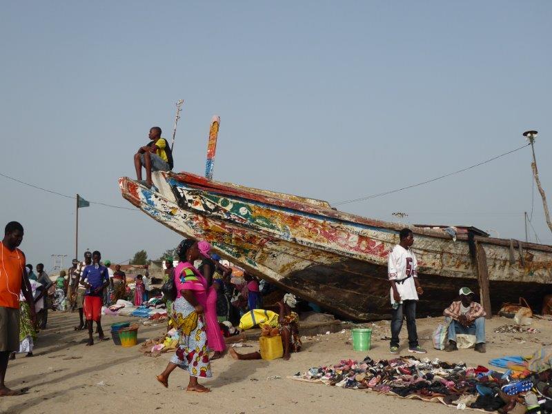 vissersboot op het strand